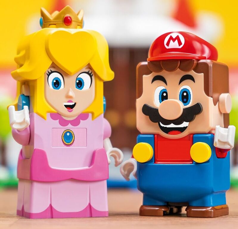 71408_LEGO-Princess-Peach-and-Super-Mario