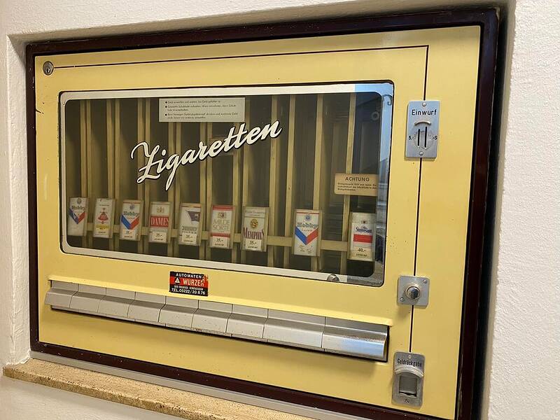 Tschick-Automat-Schilling